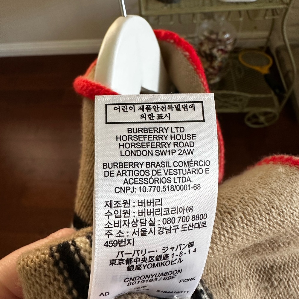 Burberry Beige Sweater with Black and Red Accents - Picture 11 of 11